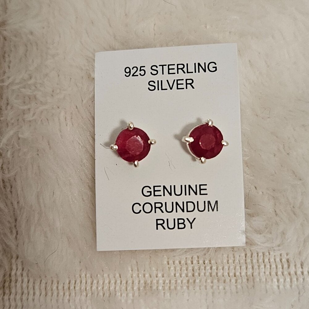 Ruby stud earrings - Picture 2 of 2